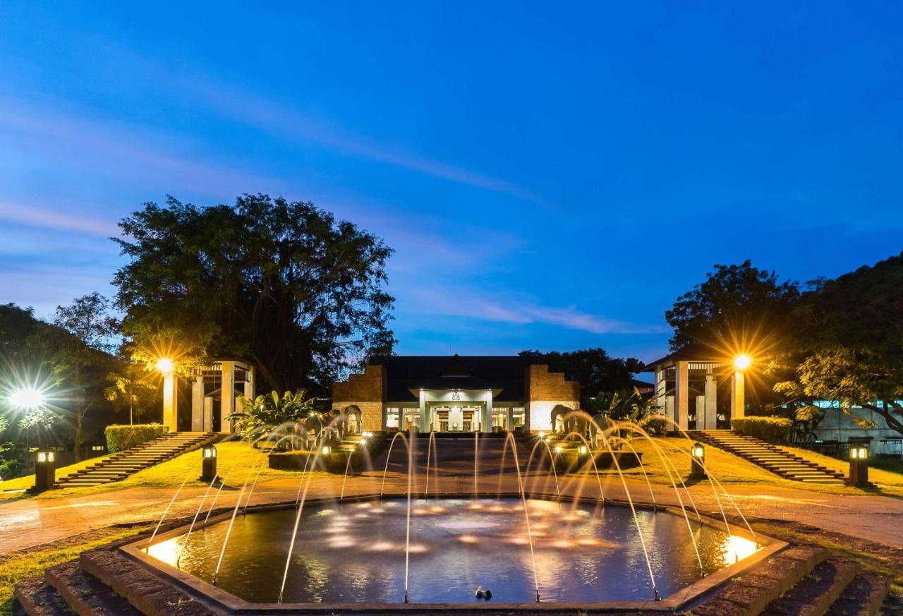 Si Maha Phot Tawa Ravadee Resort Prachinburi, A Member Of Worldhotels Distinctive מראה חיצוני תמונה